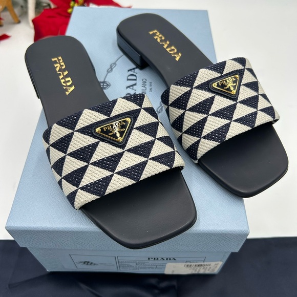 Women’s Prada triangle logo geometric slide sandals size 37.5 made in Italy - Picture 1 of 10